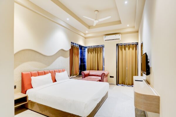 Hotel royal city  Add- H-3, Sector 70  Noida 201301 - Image 17