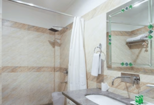 Hotel Le season - Image 2